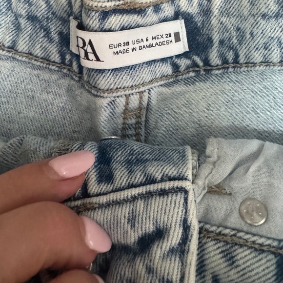 Zara Denim Shorts Women's Size 6 Highrise Light Wash Button Fly - Picture 3 of 5